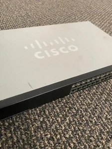 Commutateur Gigabyte 28 ports CISCO SG500-28 - Photo 1/6
