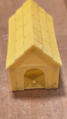 老式 Fleer Dubble 泡泡胶狗屋银行黄色塑料糖果容器 — 第 1/4 张图片