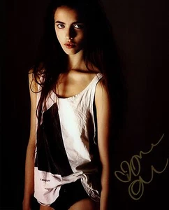 Margaret Qualley w/ COA signed 8x10 autograph Japanese Manga Death Note - Picture 1 of 1