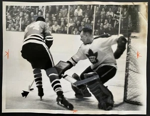 1962 NHL Hockey Toronto Maple Leafs Chicago Blackhawks Press Photo Johnny Bower - Picture 1 of 2