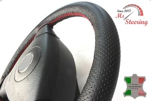 PER SUBARU OUTBACK 15-18 COPRIVOLANTE NERO PERF PELLE ROSSO STIT - Foto 1 di 6