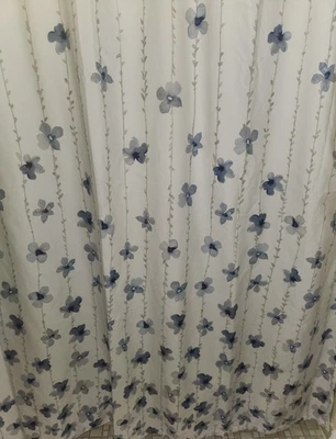 Cortina de chuveiro TAHARI Home 72" x 72" mistura de algodão floral cinza azul branco videiras - Imagem 1 de 4