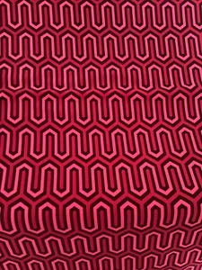 schöner Soft Shell mit grafischem Muster auf dunkelrot-pink 50x145cm Neu - Bild 1 von 3