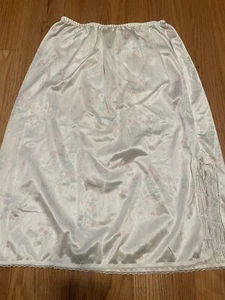 Vintage Ashley Taylor Pearl Half Slip Size Small 100% Antron III Nylon - Picture 1 of 7