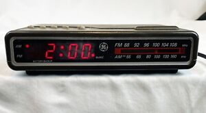 Vintage 1980s GE Digital Alarm Clock Radio Faux Wood Grain Model 7-4612B