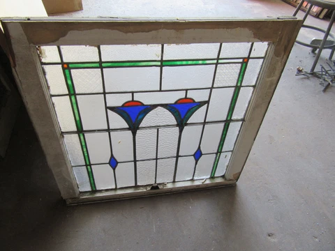 ~ ANTIQUE STAINED GLASS WINDOW ~ 28.5 x 27.25 ~ ARCHITECTURAL SALVAGE Cover