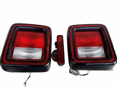 Оригинальные задние фонари для Jeep Wrangler номер детали 55112891AD и 55112890AD слева справа - Изображение 1 из 2