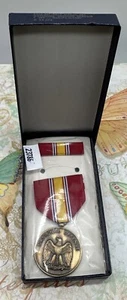 1974 U S Military National Defense Service Medal & Ribbon Set In Original Box - Picture 1 of 5