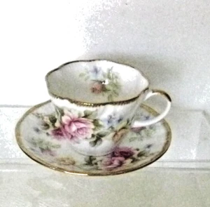 Queens China Staffordshire ENGLISH CHARM Teetasse & Untertasse rosa Rosen kanneliert Vintage - Bild 1 von 5
