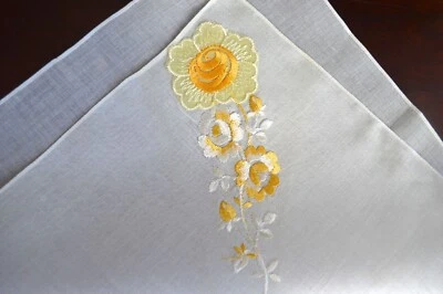 DE COLECCIÓN HANKY BORDADO FLORES AMARILLAS FLORES GIRASOL ROSAS NUEVO SIN ETIQUETA Foto 1 de 2