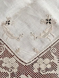 EXCEPTIONAL Vtg Beige Linen Embroidered Lace Tablecloth w/Birds 43x43 PERFECT - Picture 1 of 8
