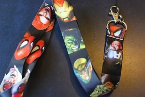 Nuovo AVENGERS ASSEMBLE cordino collare portachiavi ID badge porta Marvel Comics - Foto 1 di 3
