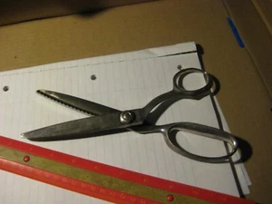 Vintage Wiss Pinking Shears Scissors app. 9 1/4" total length Newark USA - Picture 1 of 5