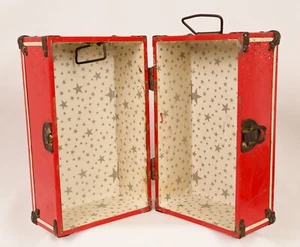 Vintage 9,5"" Metall Puppe Kleidung Tragetasche rot mit Stern Papierfutter Kleiderschrank - Bild 1 von 13
