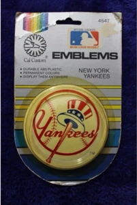 NOS Cal Custom New York Yankees Grille Badge Plate Topper Accessory NIB Bronx - Picture 1 of 5