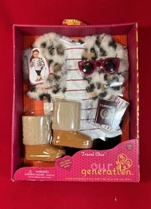UNSERE GENERATION ""Travel Chic"" Mode Kleidung 18" Puppen - Stiefel Mantel Reisepass NEU - Bild 1 von 2