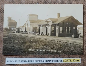 RPPC c:1910 SANTA FE RR DEPOT & GRAIN DISTRICT, COATS, Kans. Postcard REAL PHOTO - Imagen 1 de 2