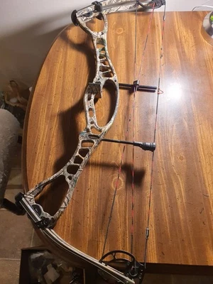 Hoyt Archery AlphaMax 35 #3 CAM 30" Draw 70LB LIMBS - Image 1 of 4