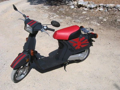 HONDA NQ50 Spree 50 Seat Cover 1985 1986 1987 Special 2-TONE RED & BLACK  (ST/w) — 第 1/4 张图片