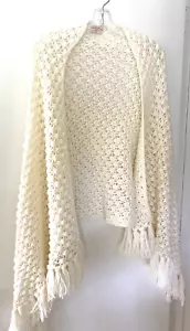 Vintage 1970's Cream Hand Knit Shawl Wrap w/Fringe Boho Bohemian Cottage Grandma - Picture 1 of 8