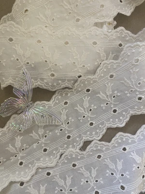 Borde de encaje con ojales beige de 2 yardas, estilo vintage floral bordado fondo festoneado Foto 1 de 4