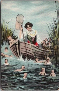Postal vintage de fantasía/romance de la década de 1910 niña pescando bebés con red - SIN USAR - Imagen 1 de 2