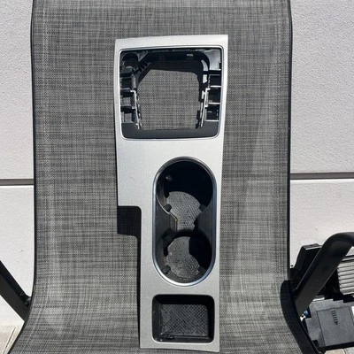 Volkswagen Passat 2022 consola central panel de ajuste superior 561-862-534 Foto 1 de 4