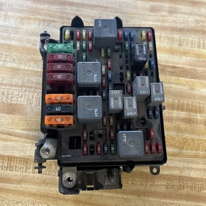 1999-2002 CHEVROLET-GMC-CADILLAC Fuse Box Relay Unit Module 12193645-09 WB29 - Picture 1 of 2