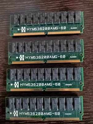lotto di 4 moduli di memoria Hyundai HYM536200AMG-60 8MB FPM-RAM (32MB totali) - Immagine 1 di 2