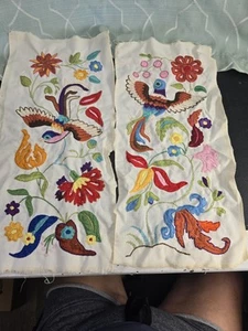 Vintage 2 Stück bestickt Blumen Vogel Kunstwerk jedes Stück ist 21"x10" - Bild 1 von 18