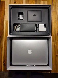 Apple MacBook Air 13  - Bild 1 von 12