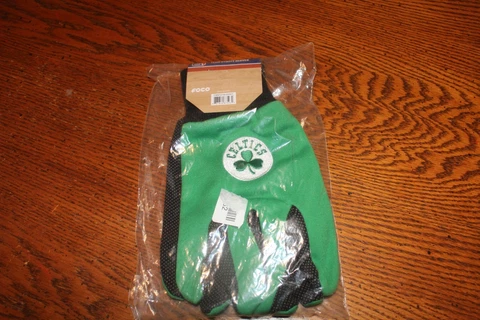 BOSTON CELTICS UTILITY GLOVES-NEW Cover