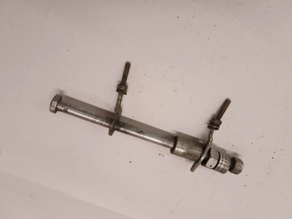 Eje trasero Rockford Taka 100 con ajustadores de cadena Foto 1 de 1