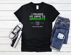 I Paused My Game Graduate Gaming Herren Damen Unisex T-Shirt Hoodie Baseball 3786 - Bild 1 von 5