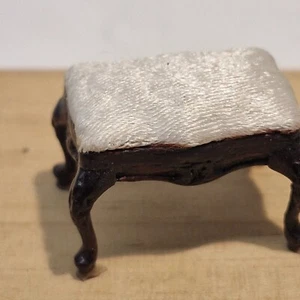 24th scale Quality Foot Stool GO32 24 - Picture 1 of 3