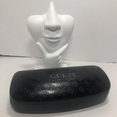 Estuche para gafas de sol Guess by Marciano negro rígido negro en relieve unisex Foto 1 de 4