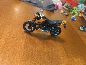 Maisto KTM 690 Duke Motorbike -Possible Scale 1:18 - Foto 1 di 18