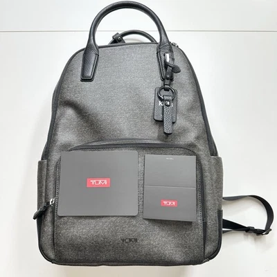 Mochila de cuero TUMI Varek Hudson en material texturizado gris negro Foto 1 de 4