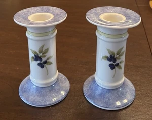 Par de candelabros Royal Doulton China patrón carmina - Imagen 1 de 5