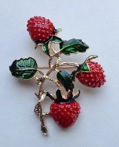 RED STRAWBERRY BROOCH PIN Enamel, Gold-tone Metal Alloy - Picture 1 of 5