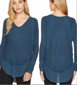 Top Catalina térmico We the FREE PEOPLE verde azulado oscuro talla mediana gran tamaño cuello en V - Imagen 1 de 7