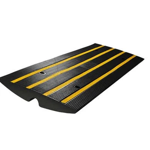 Curb Ramp Rubber Driveway Ramp 2.6" Rise 15 tons Capacity Threshold Ramp - Picture 1 of 9