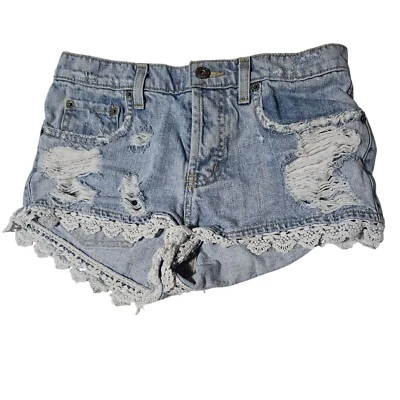 Pantalones Cortos de Jean Car Mar para Mujer Talla 26 Tiro Medio Encaje Rasgado Lavado Ligero Denim Botín Foto 1 de 4