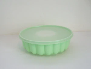 Vintage Tupperware 3-Piece Green Jell-O Mold w/Lid - Picture 1 of 12