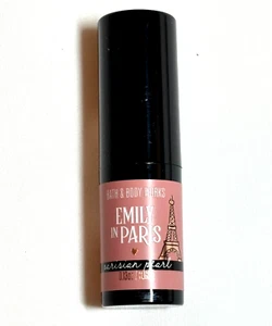 Rossetto Bath & Body Works/Netflix Emily in Paris Parisian Pearl edizione limitata - Foto 1 di 3
