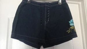 WOMANS GAP SHORTS BLUE WITH A FLOWER SZ M - Picture 1 of 2