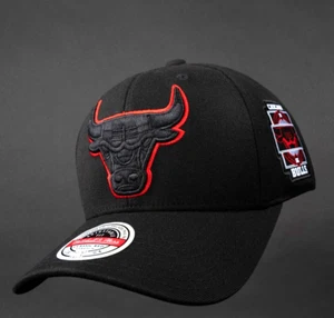 Officially License Chicago Bulls Mitchell & Ness Black Snapback Cap - Picture 1 of 9