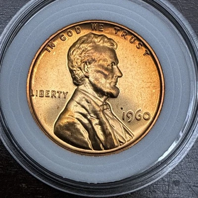 1960 p Uncirculated Lincoln Memorial Penny - Image 1 of 4