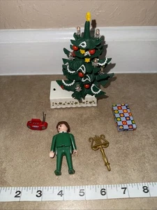 Playmobil 3931 Christmas Light up Tree And Accessories - Picture 1 of 4