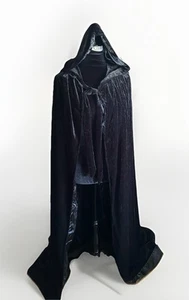 Maxi Capa Forrada de Terciopelo con Capucha Negra Talla Única Juegos con disfraces Bruja Gótica Ren Fair Fair Fair Fair Fair Fair Fair - Imagen 1 de 6